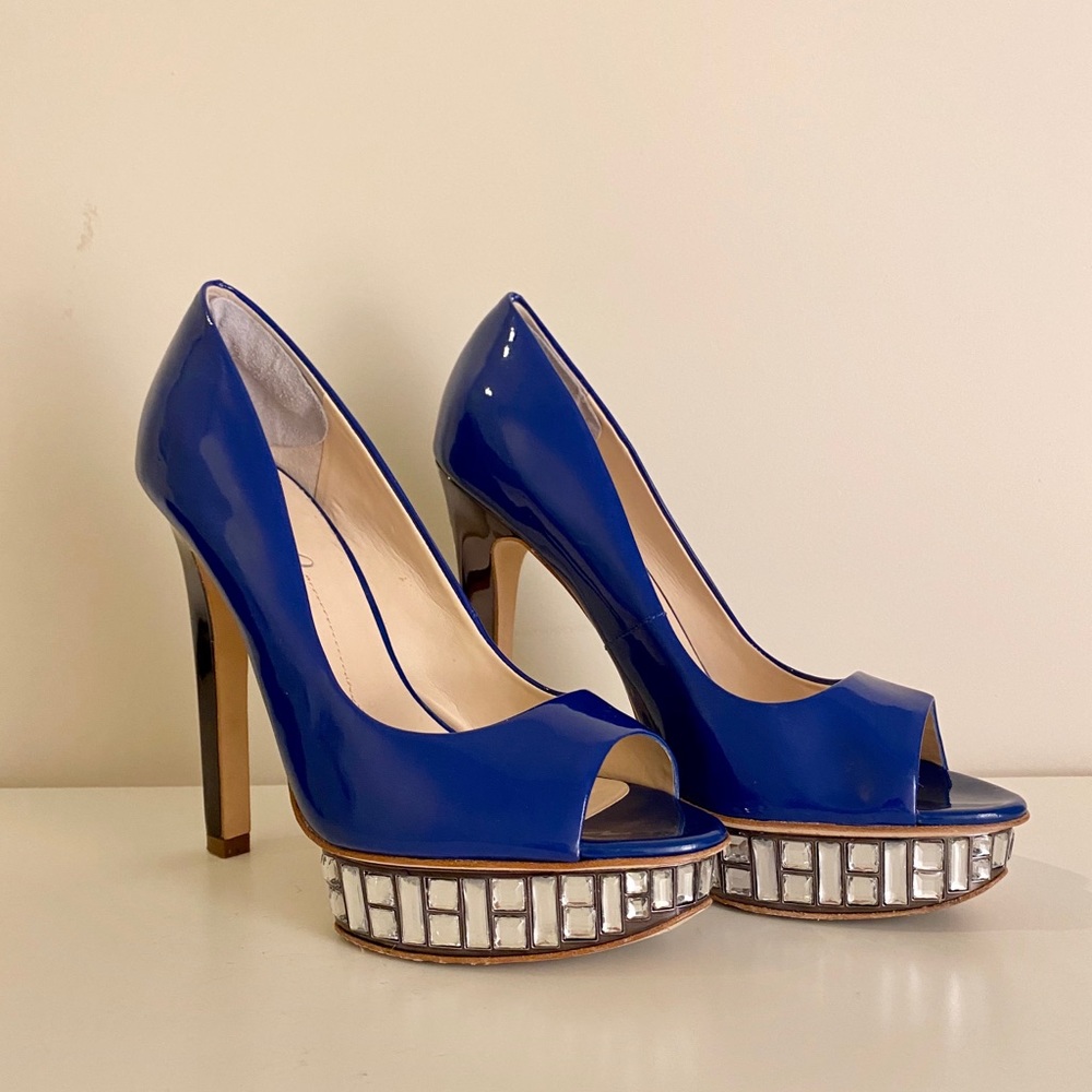 BOUTIQUE 9 NOSEY RHINESTONE PLATFORM HEEL